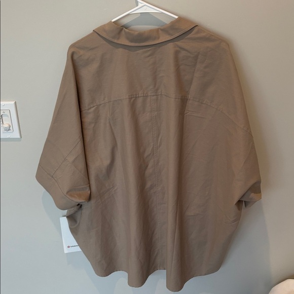 NWT Lululemon Lululinen Relaxed Button-Up Size Large Sheer Oak - Picture 7 of 9